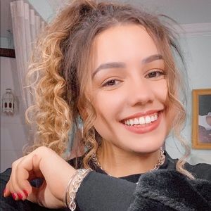 Meet your Posher, Nathalia